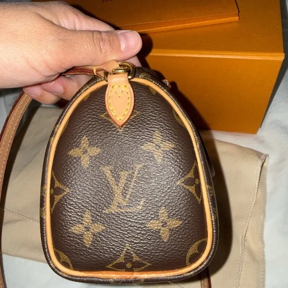 Louis Vuitton Mini Speedy Monogram Canvas in Brown with Natural Vachetta Trim - Picture 8 of 10